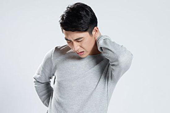 颈椎病“青睐”白领一族